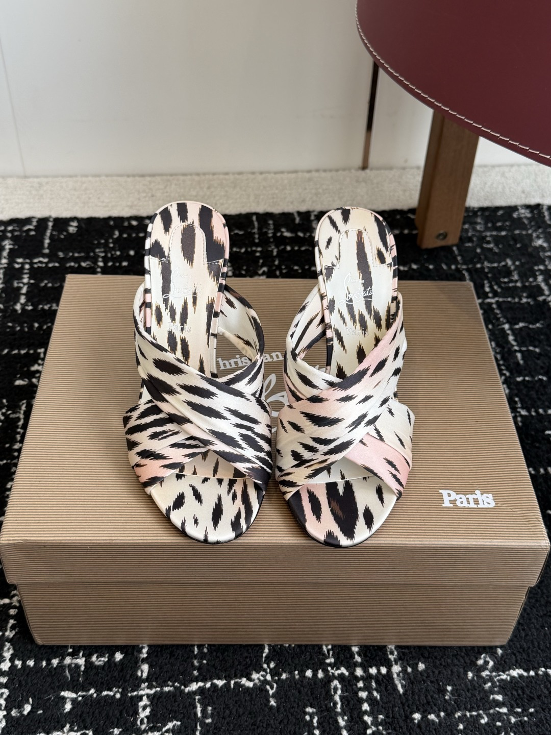 代购级 Christian Louboutin 春夏新款时装走秀芭蕾蝴蝶结高跟凉拖 CL红底永远的YYDS 𝐶ℎ𝑟𝑖𝑠𝑡 代购级 Christian Louboutin 春夏新款时装走秀芭蕾蝴蝶结高跟凉拖 CL红底永远的YYDS 𝐶ℎ𝑟𝑖𝑠𝑡