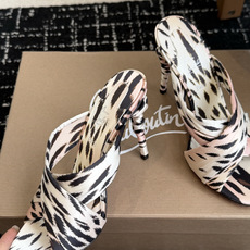 代购级 Christian Louboutin 春夏新款时装走秀芭蕾蝴蝶结高跟凉拖 CL红底永远的YYDS 𝐶ℎ𝑟𝑖𝑠𝑡 代购级 Christian Louboutin 春夏新款时装走秀芭蕾蝴蝶结高跟凉拖 CL红底永远的YYDS 𝐶ℎ𝑟𝑖𝑠𝑡