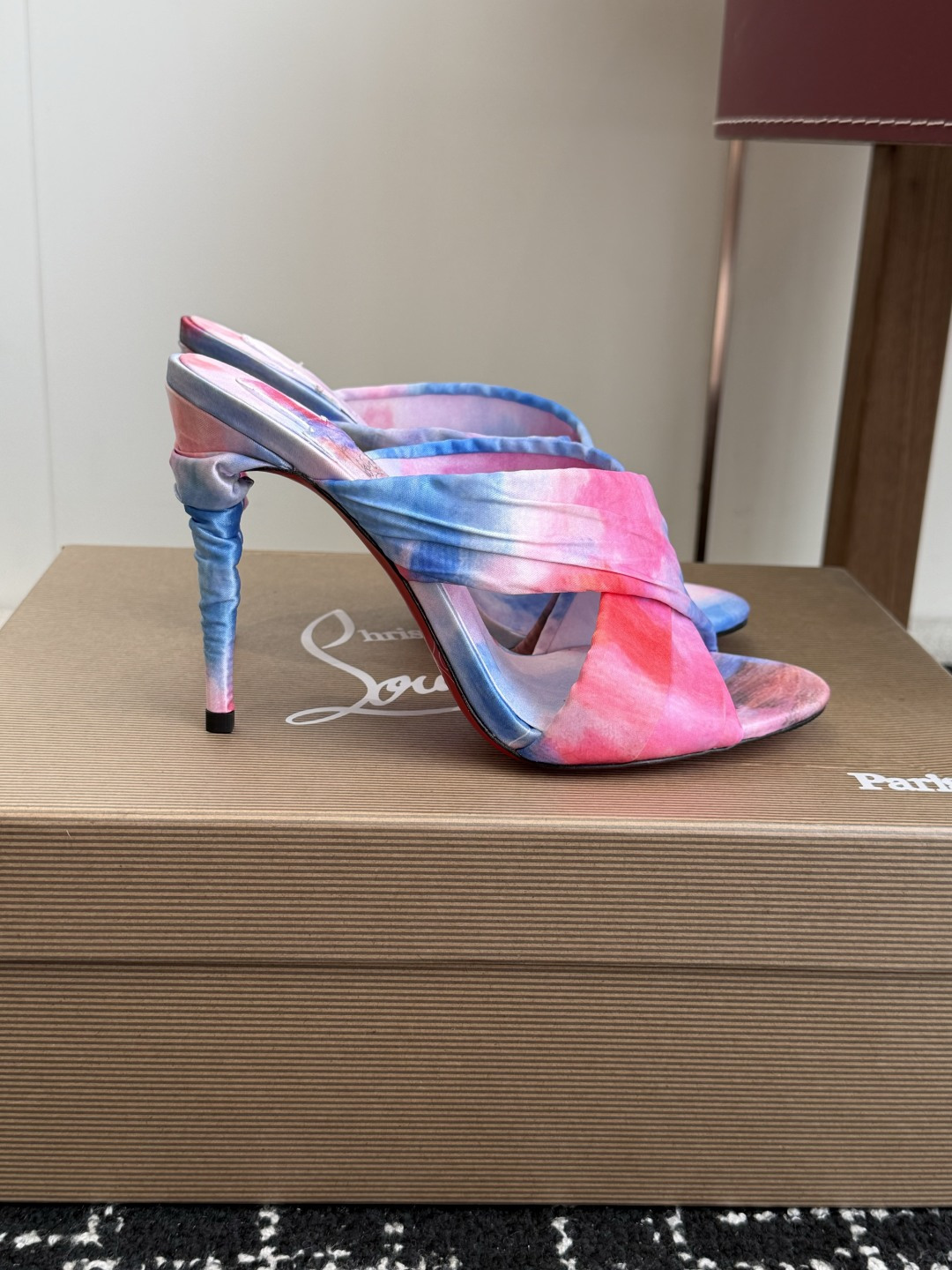 代购级 Christian Louboutin 春夏新款时装走秀芭蕾蝴蝶结高跟凉拖 CL红底永远的YYDS 𝐶ℎ𝑟𝑖𝑠𝑡