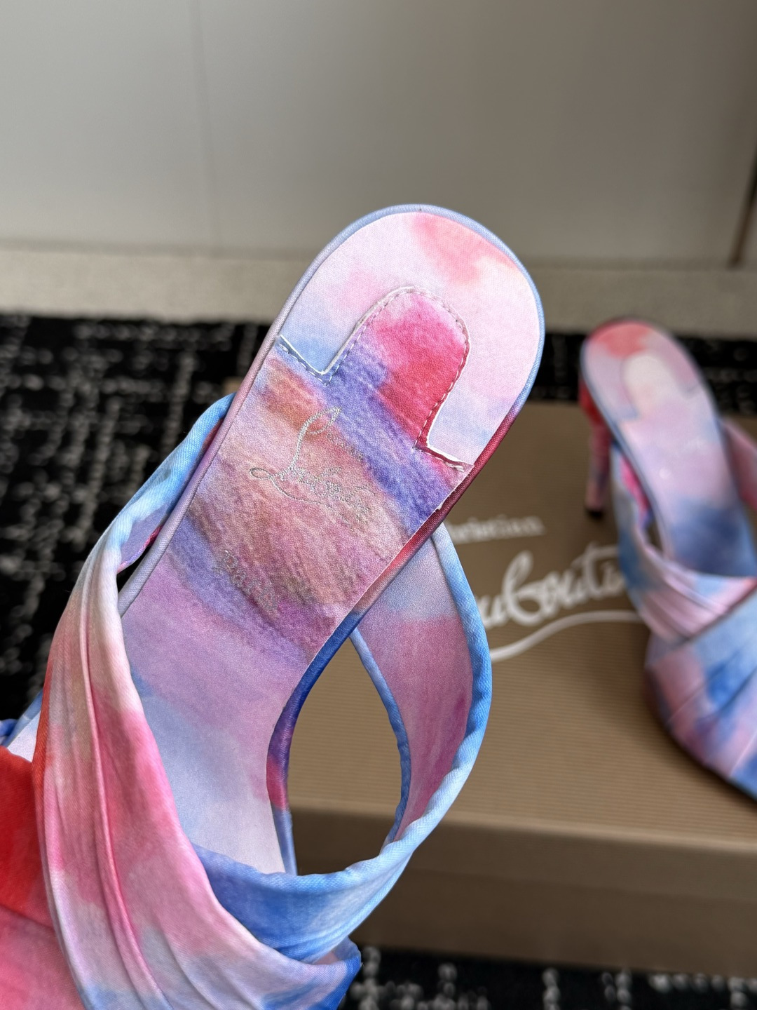 代购级 Christian Louboutin 春夏新款时装走秀芭蕾蝴蝶结高跟凉拖 CL红底永远的YYDS 𝐶ℎ𝑟𝑖𝑠𝑡