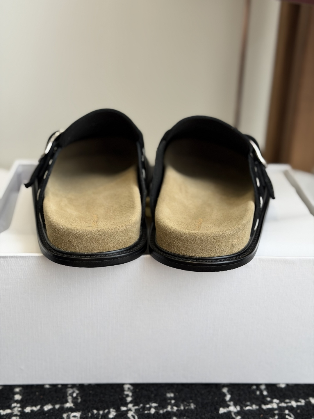代购级 The Row 26ss 新款包头拖 勃肯拖  第一眼看到这个鞋子就爱上了，带点复古味随意搭配都好看，一贯极简风