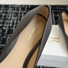 东莞代购级 The row 26ss 春夏季新款单鞋 专柜新款The Row 原版复刻正确大底欢迎专柜对比! 一款简单秀 东莞代购级 The row 26ss 春夏季新款单鞋 专柜新款The Row 原版复刻正确大底欢迎专柜对比! 一款简单秀