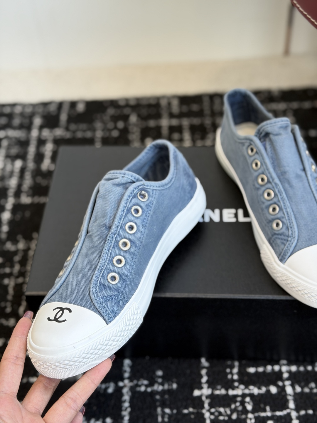 代购级 Chanel香奈儿26ss 饼干帆布鞋 鞋 开发了几个月最高版本终于出来了 专柜顶级休闲款运动鞋 这款经典设计 