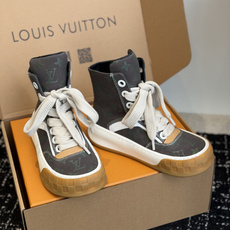 代购级(⚠️官网同步✈️盒包装) Louis vuitton路易威登 26ss 新色 LV板鞋 高帮休闲鞋 原版1:1开 代购级(⚠️官网同步✈️盒包装) Louis vuitton路易威登 26ss 新色 LV板鞋 高帮休闲鞋 原版1:1开