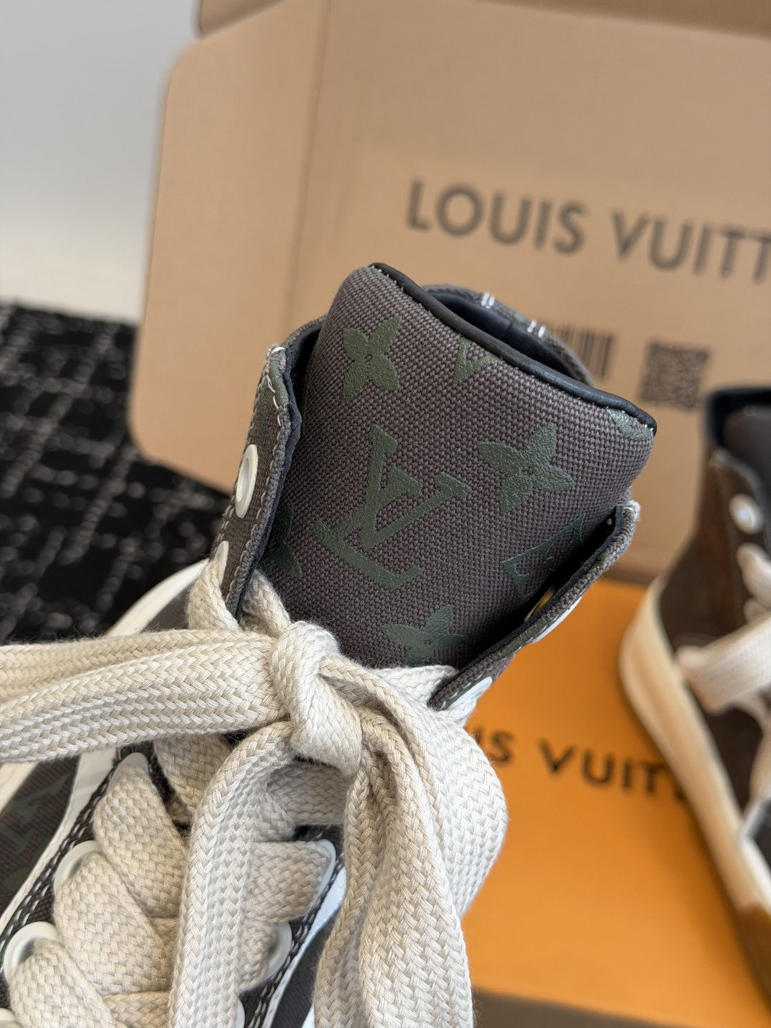 代购级(⚠️官网同步✈️盒包装) Louis vuitton路易威登 26ss 新色 LV板鞋 高帮休闲鞋 原版1:1开 代购级(⚠️官网同步✈️盒包装) Louis vuitton路易威登 26ss 新色 LV板鞋 高帮休闲鞋 原版1:1开