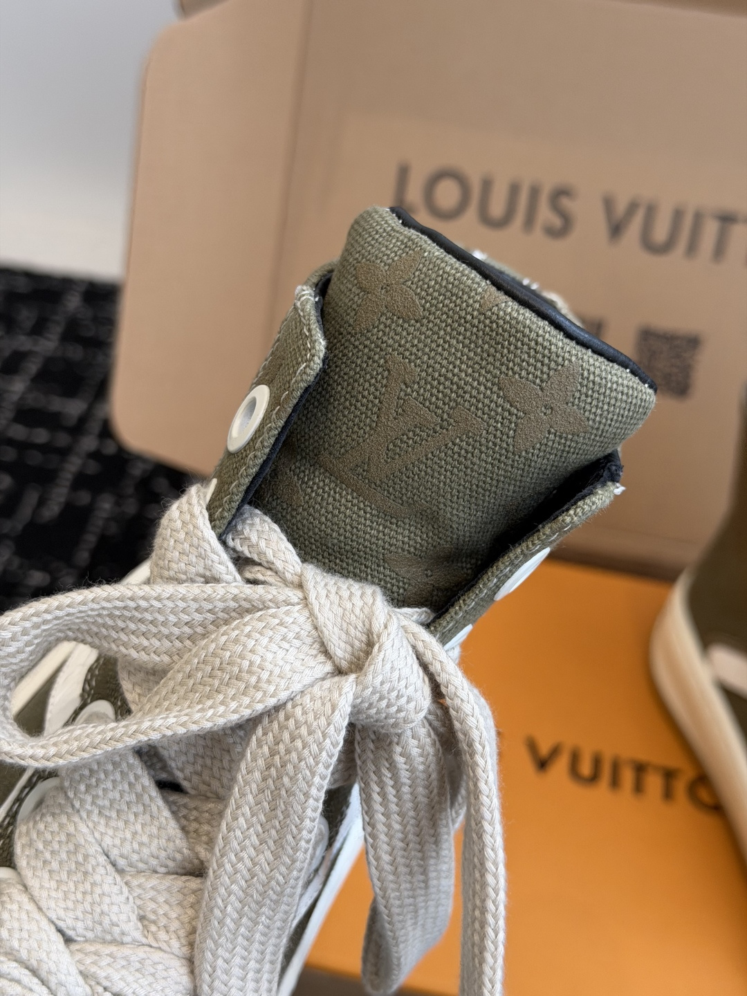 代购级(⚠️官网同步✈️盒包装) Louis vuitton路易威登 26ss 新色 LV板鞋 高帮休闲鞋 原版1:1开 代购级(⚠️官网同步✈️盒包装) Louis vuitton路易威登 26ss 新色 LV板鞋 高帮休闲鞋 原版1:1开