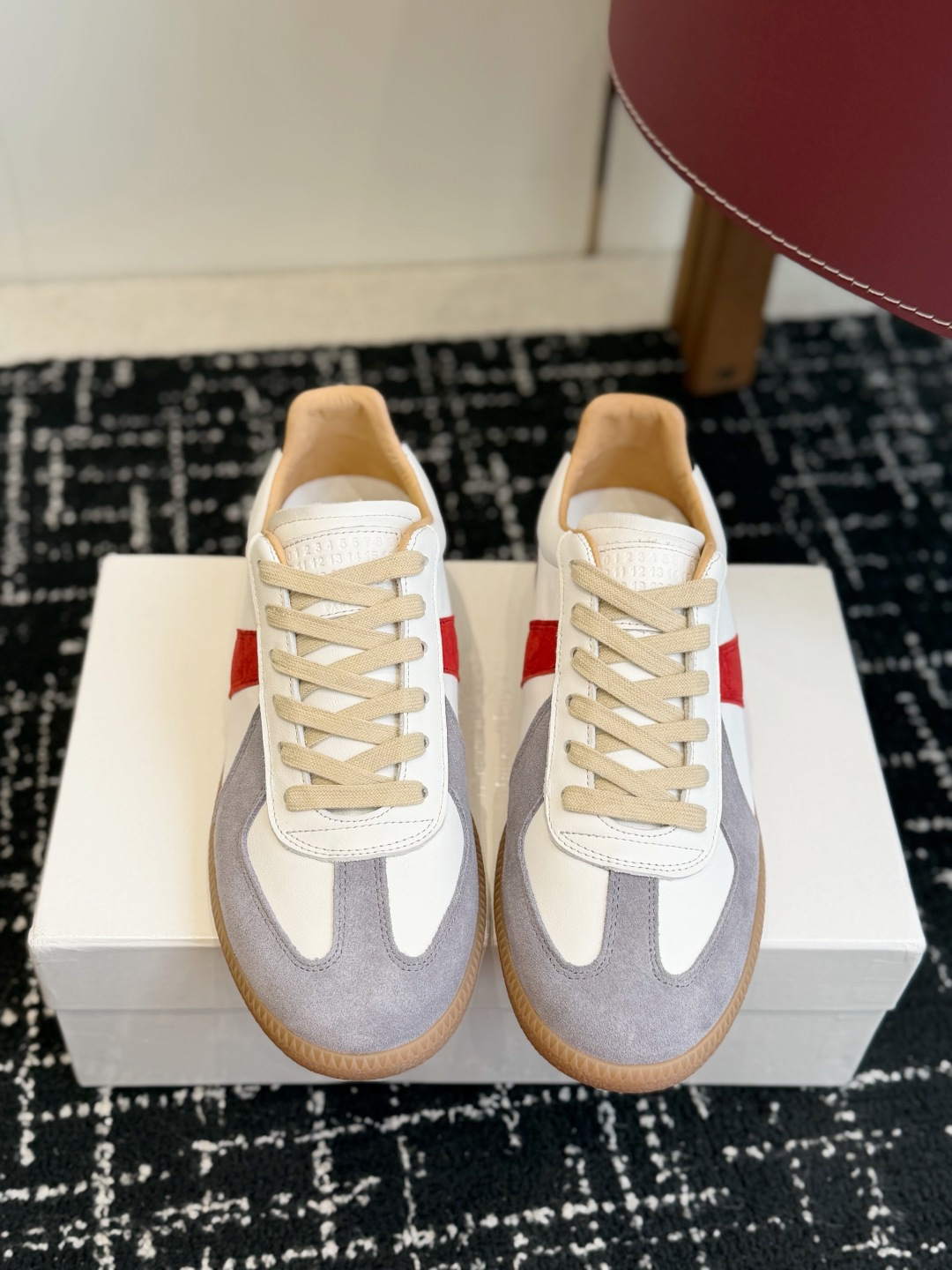 代购级 MaisonMargiela MM6 马吉拉 26新色 情侣款 德训鞋 休闲 运动鞋 原版购入开发 做货 鬼才 代购级 MaisonMargiela MM6 马吉拉 26新色 情侣款 德训鞋 休闲 运动鞋 原版购入开发 做货 鬼才