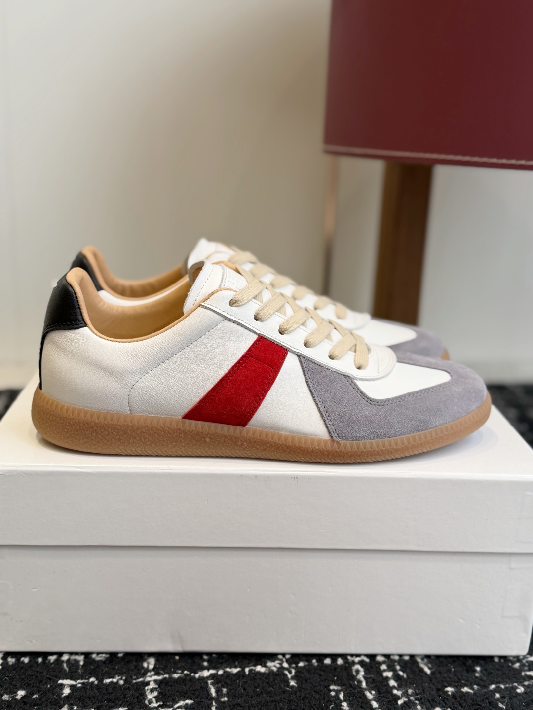代购级 MaisonMargiela MM6 马吉拉 26新色 情侣款 德训鞋 休闲 运动鞋 原版购入开发 做货 鬼才 代购级 MaisonMargiela MM6 马吉拉 26新色 情侣款 德训鞋 休闲 运动鞋 原版购入开发 做货 鬼才