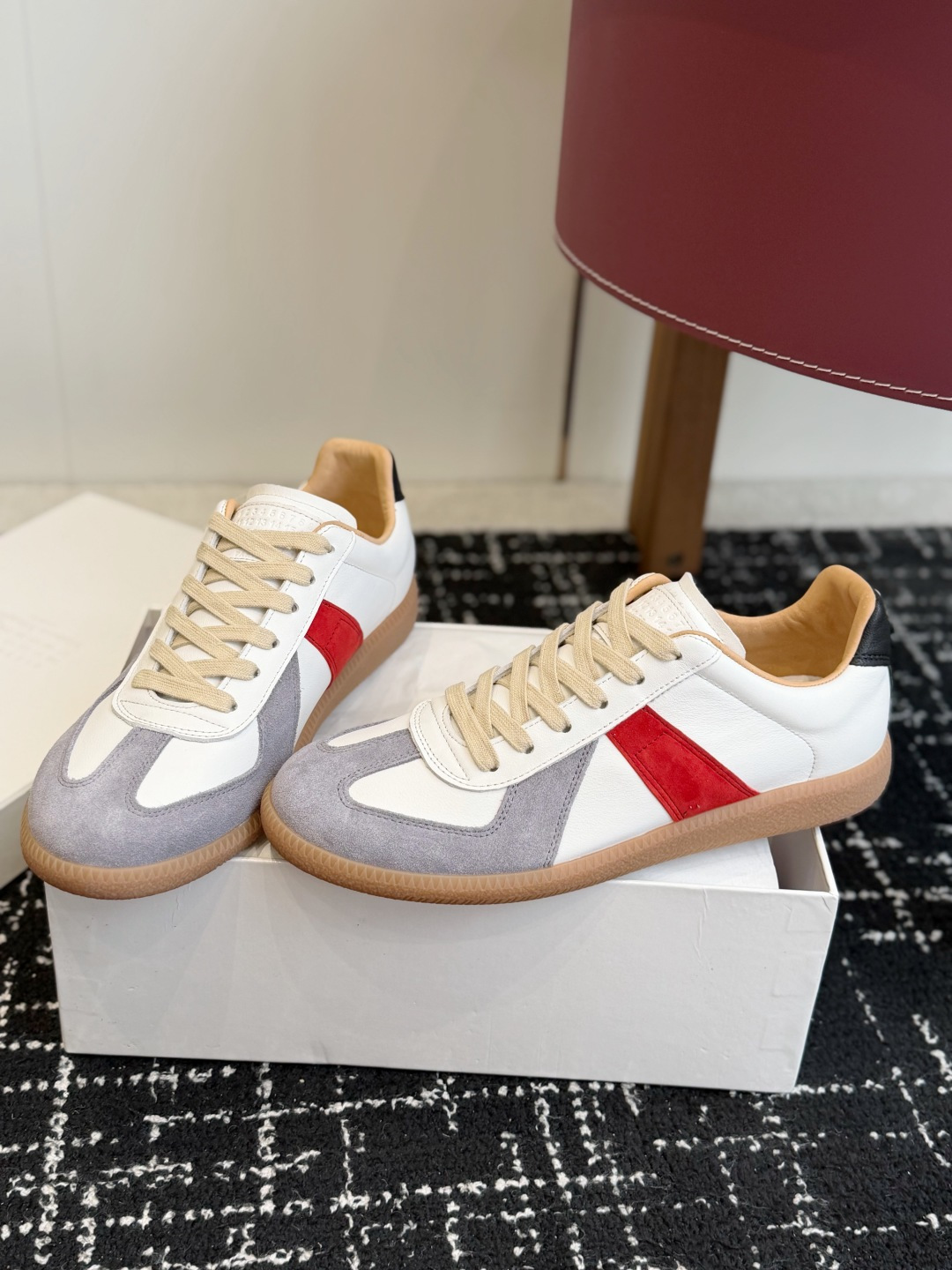 代购级 MaisonMargiela MM6 马吉拉 26新色 情侣款 德训鞋 休闲 运动鞋 原版购入开发 做货 鬼才 代购级 MaisonMargiela MM6 马吉拉 26新色 情侣款 德训鞋 休闲 运动鞋 原版购入开发 做货 鬼才