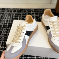 代购级 MaisonMargiela MM6 马吉拉 26新色 情侣款 德训鞋 休闲 运动鞋 原版购入开发 做货 鬼才 代购级 MaisonMargiela MM6 马吉拉 26新色 情侣款 德训鞋 休闲 运动鞋 原版购入开发 做货 鬼才