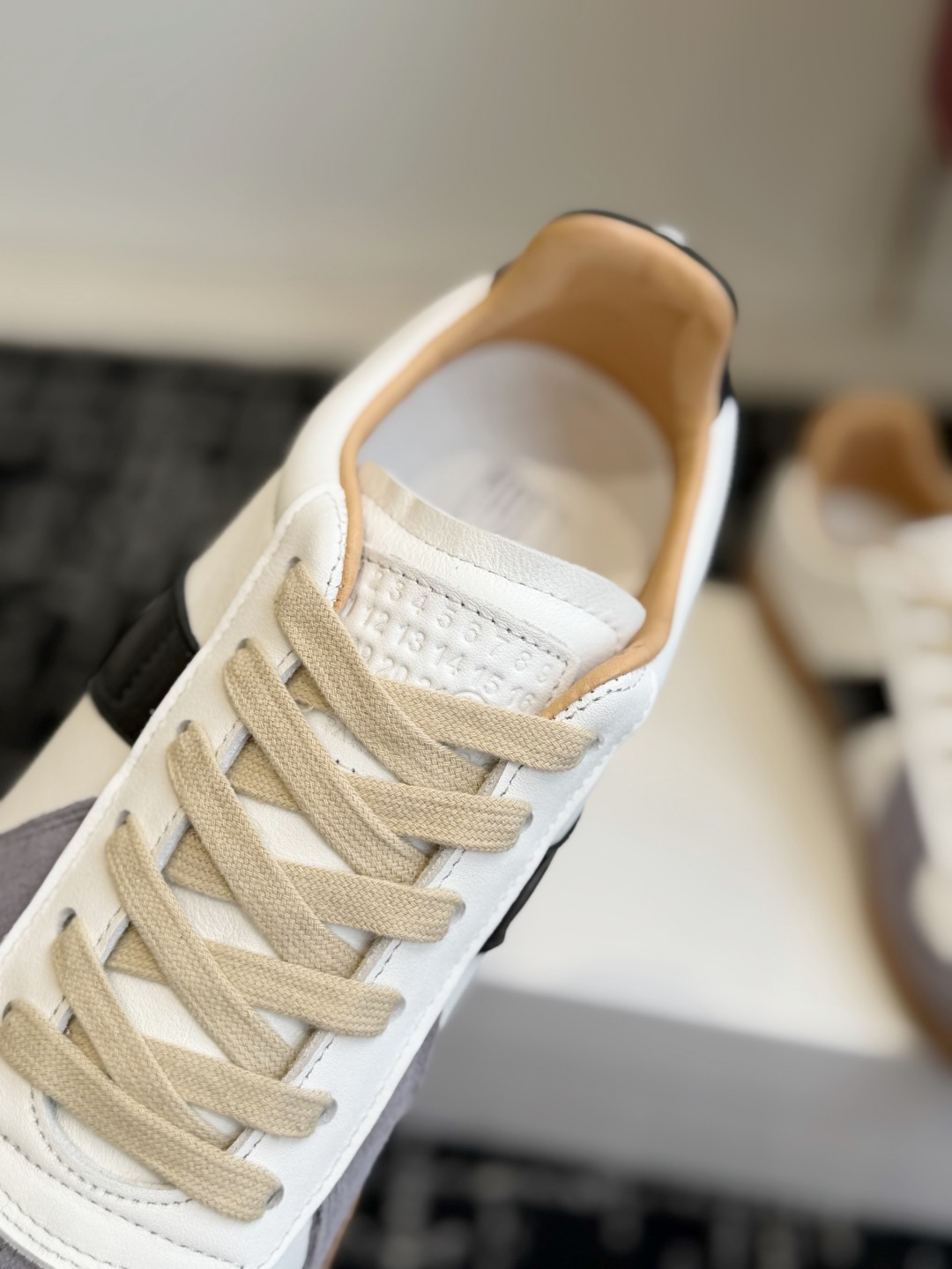 代购级 MaisonMargiela MM6 马吉拉 26新色 情侣款 德训鞋 休闲 运动鞋 原版购入开发 做货 鬼才 代购级 MaisonMargiela MM6 马吉拉 26新色 情侣款 德训鞋 休闲 运动鞋 原版购入开发 做货 鬼才