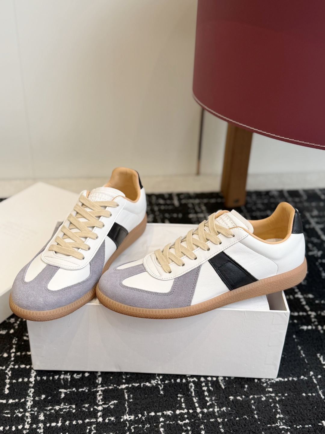 代购级 MaisonMargiela MM6 马吉拉 26新色 情侣款 德训鞋 休闲 运动鞋 原版购入开发 做货 鬼才 代购级 MaisonMargiela MM6 马吉拉 26新色 情侣款 德训鞋 休闲 运动鞋 原版购入开发 做货 鬼才