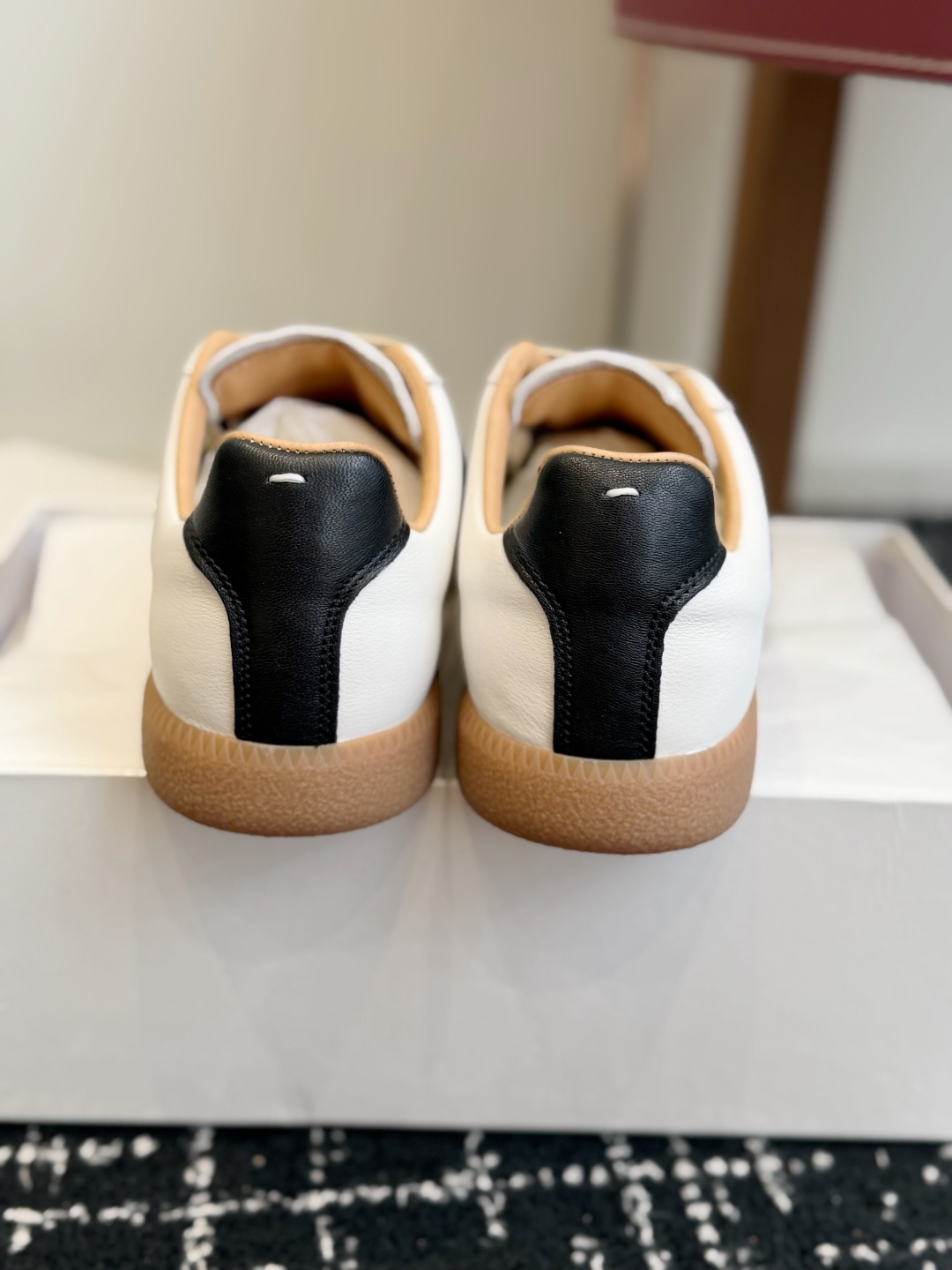 代购级 MaisonMargiela MM6 马吉拉 26新色 情侣款 德训鞋 休闲 运动鞋 原版购入开发 做货 鬼才 代购级 MaisonMargiela MM6 马吉拉 26新色 情侣款 德训鞋 休闲 运动鞋 原版购入开发 做货 鬼才