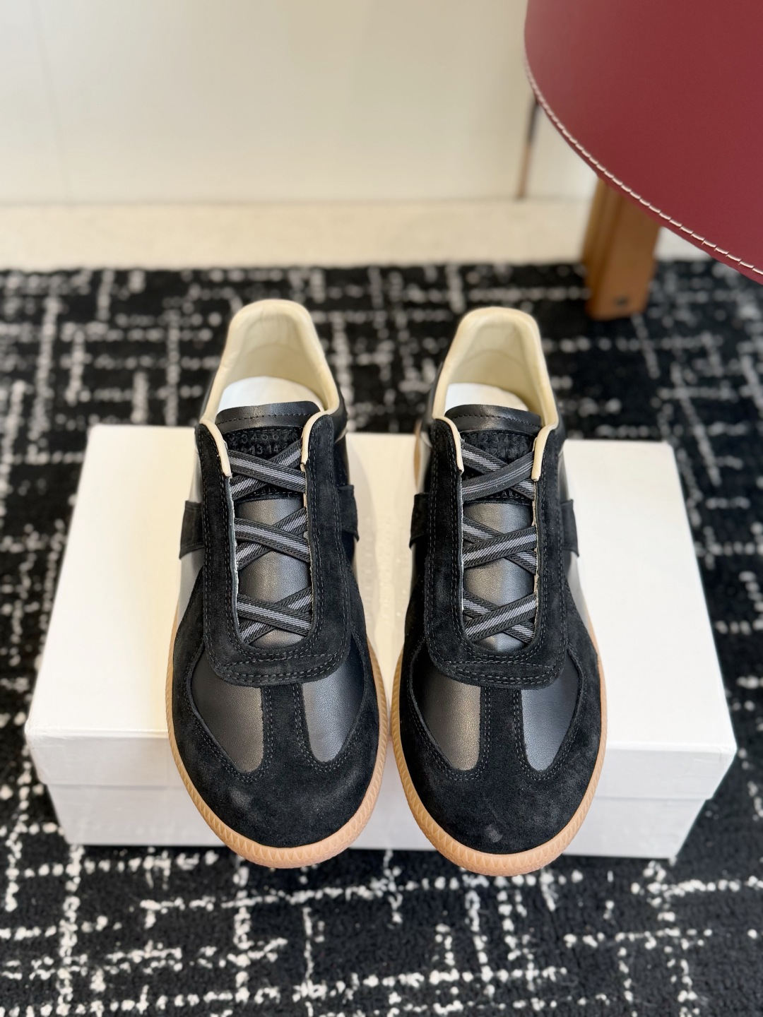 代购级 MaisonMargiela MM6 马吉拉 26新色 情侣款 德训鞋 休闲 运动鞋 原版购入开发 做货 鬼才 代购级 MaisonMargiela MM6 马吉拉 26新色 情侣款 德训鞋 休闲 运动鞋 原版购入开发 做货 鬼才