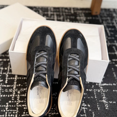 代购级 MaisonMargiela MM6 马吉拉 26新色 情侣款 德训鞋 休闲 运动鞋 原版购入开发 做货 鬼才 代购级 MaisonMargiela MM6 马吉拉 26新色 情侣款 德训鞋 休闲 运动鞋 原版购入开发 做货 鬼才
