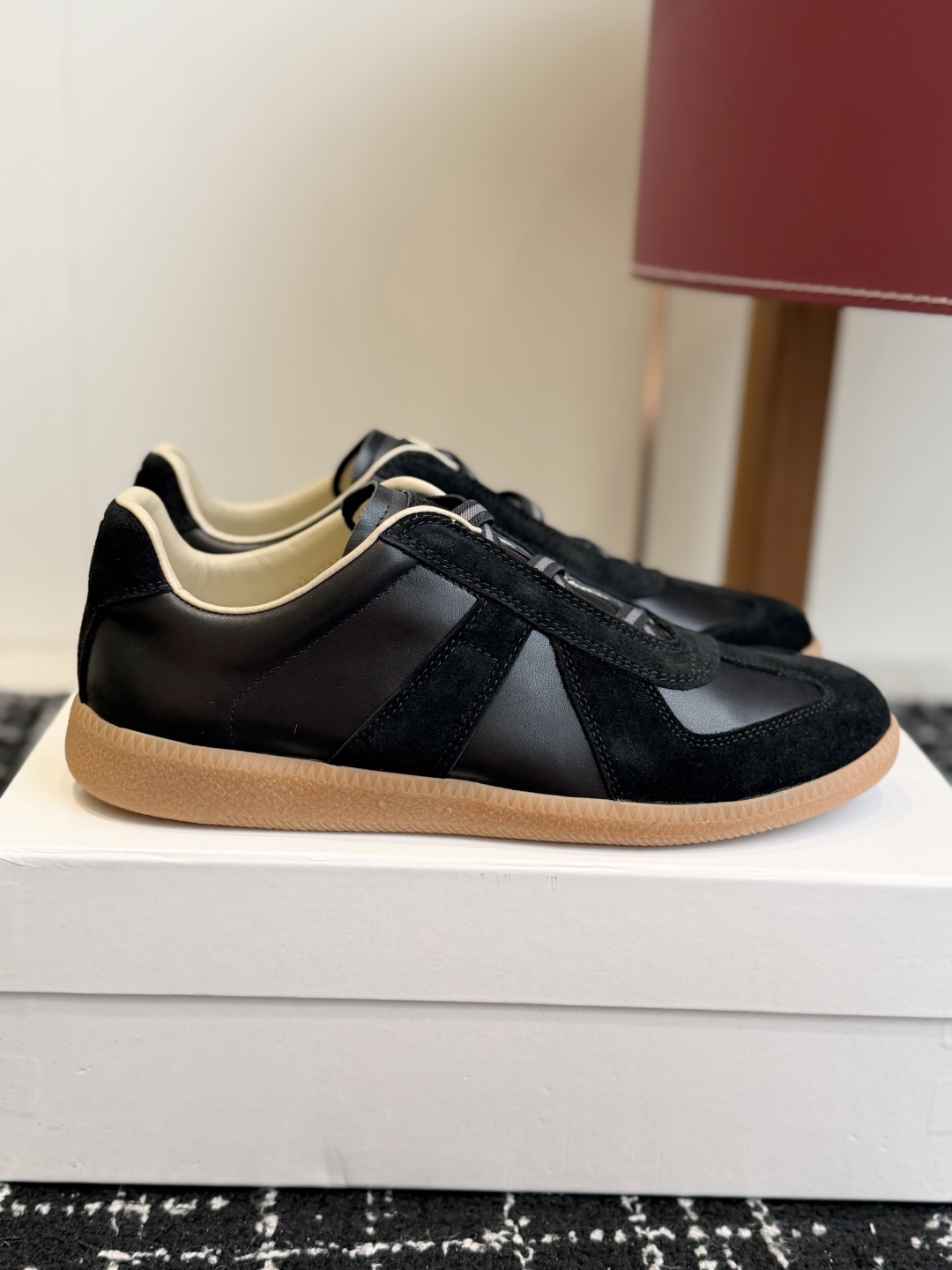 代购级 MaisonMargiela MM6 马吉拉 26新色 情侣款 德训鞋 休闲 运动鞋 原版购入开发 做货 鬼才 代购级 MaisonMargiela MM6 马吉拉 26新色 情侣款 德训鞋 休闲 运动鞋 原版购入开发 做货 鬼才
