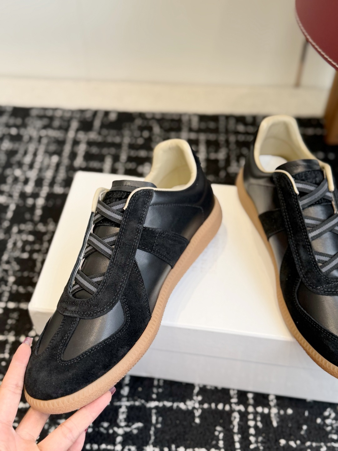 代购级 MaisonMargiela MM6 马吉拉 26新色 情侣款 德训鞋 休闲 运动鞋 原版购入开发 做货 鬼才 代购级 MaisonMargiela MM6 马吉拉 26新色 情侣款 德训鞋 休闲 运动鞋 原版购入开发 做货 鬼才