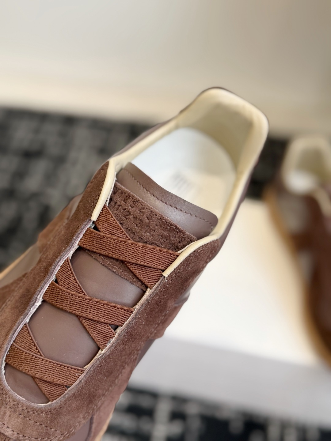 代购级 MaisonMargiela MM6 马吉拉 26新色 情侣款 德训鞋 休闲 运动鞋 原版购入开发 做货 鬼才 代购级 MaisonMargiela MM6 马吉拉 26新色 情侣款 德训鞋 休闲 运动鞋 原版购入开发 做货 鬼才