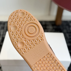 代购级 MaisonMargiela MM6 马吉拉 26新色 情侣款 德训鞋 休闲 运动鞋 原版购入开发 做货 鬼才 代购级 MaisonMargiela MM6 马吉拉 26新色 情侣款 德训鞋 休闲 运动鞋 原版购入开发 做货 鬼才
