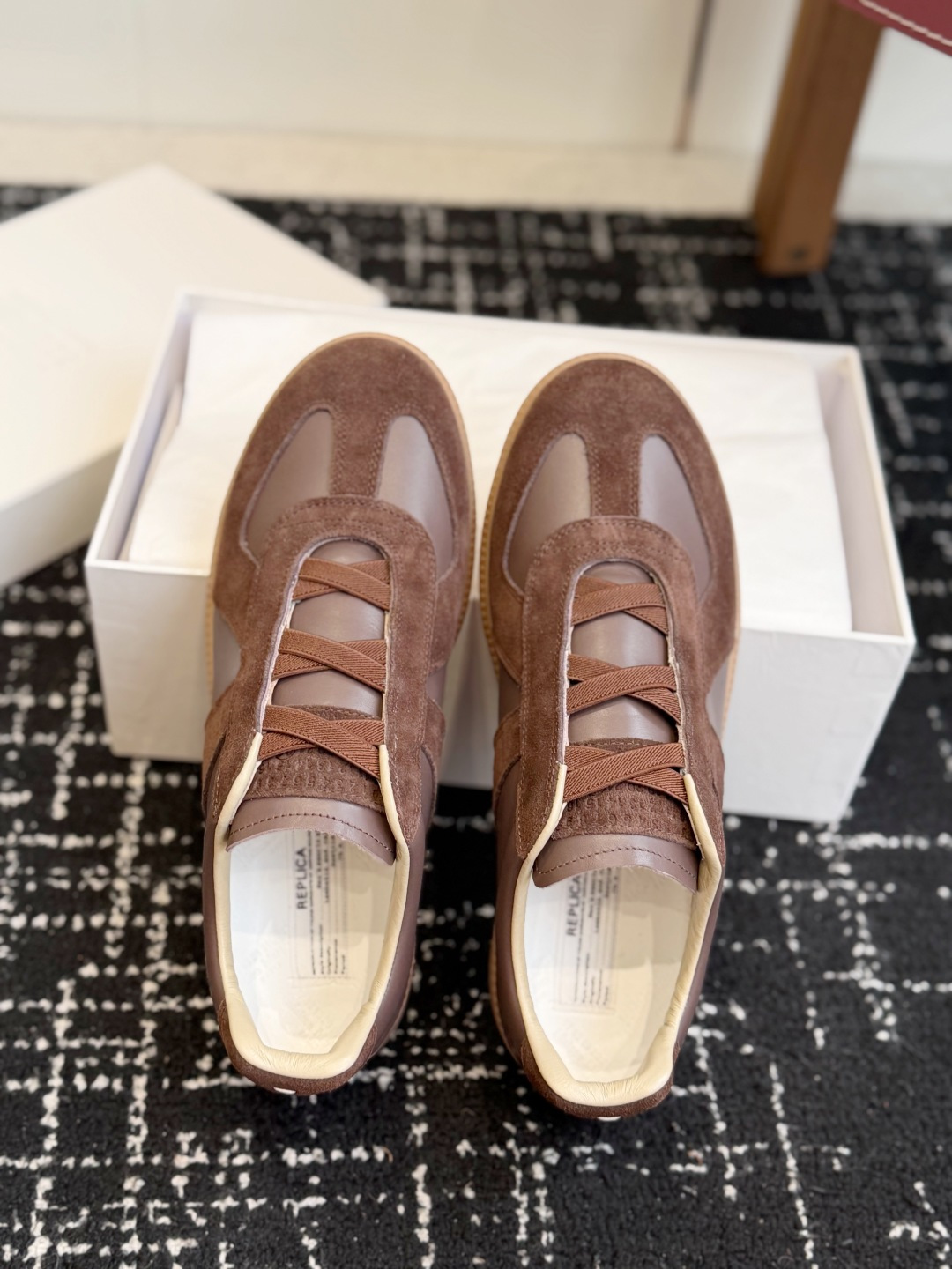 代购级 MaisonMargiela MM6 马吉拉 26新色 情侣款 德训鞋 休闲 运动鞋 原版购入开发 做货 鬼才 代购级 MaisonMargiela MM6 马吉拉 26新色 情侣款 德训鞋 休闲 运动鞋 原版购入开发 做货 鬼才