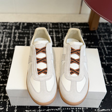 代购级 MaisonMargiela MM6 马吉拉 26新色 情侣款 德训鞋 休闲 运动鞋 原版购入开发 做货 鬼才 代购级 MaisonMargiela MM6 马吉拉 26新色 情侣款 德训鞋 休闲 运动鞋 原版购入开发 做货 鬼才