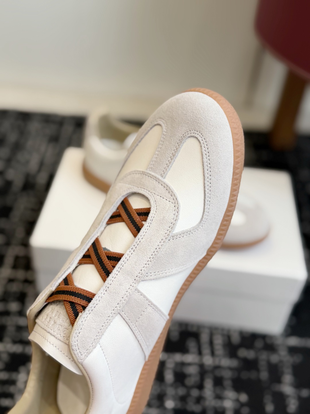 代购级 MaisonMargiela MM6 马吉拉 26新色 情侣款 德训鞋 休闲 运动鞋 原版购入开发 做货 鬼才 代购级 MaisonMargiela MM6 马吉拉 26新色 情侣款 德训鞋 休闲 运动鞋 原版购入开发 做货 鬼才