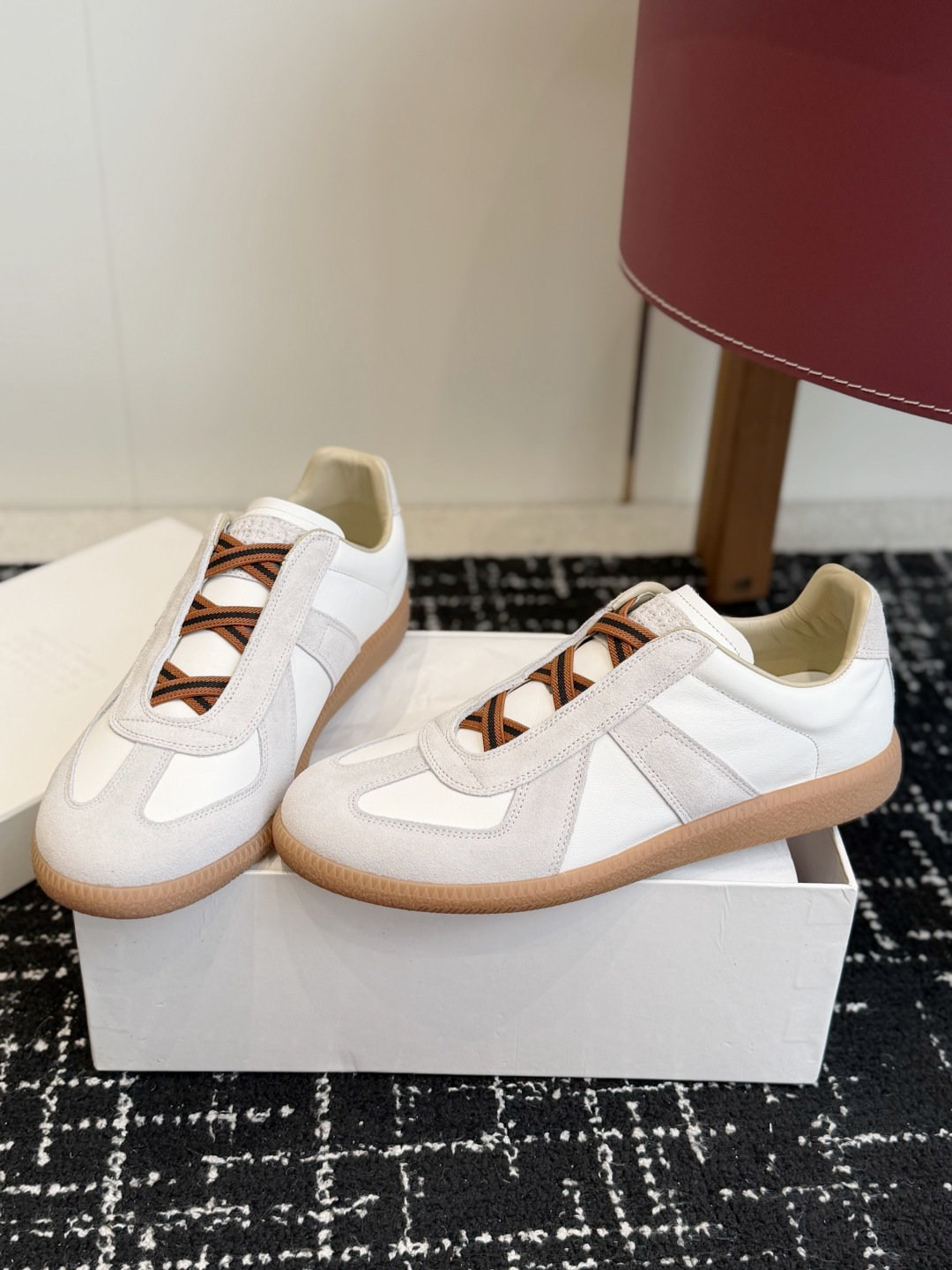 代购级 MaisonMargiela MM6 马吉拉 26新色 情侣款 德训鞋 休闲 运动鞋 原版购入开发 做货 鬼才 代购级 MaisonMargiela MM6 马吉拉 26新色 情侣款 德训鞋 休闲 运动鞋 原版购入开发 做货 鬼才