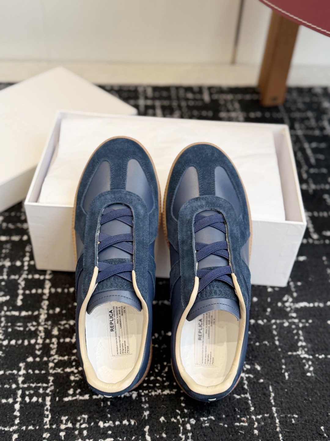 代购级 MaisonMargiela MM6 马吉拉 26新色 情侣款 德训鞋 休闲 运动鞋 原版购入开发 做货 鬼才 代购级 MaisonMargiela MM6 马吉拉 26新色 情侣款 德训鞋 休闲 运动鞋 原版购入开发 做货 鬼才