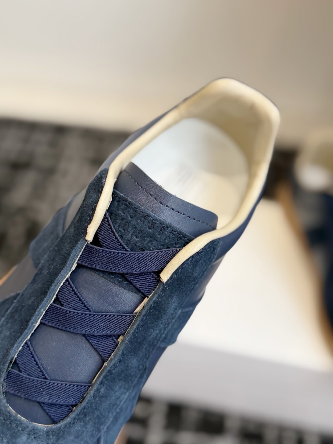 代购级 MaisonMargiela MM6 马吉拉 26新色 情侣款 德训鞋 休闲 运动鞋 原版购入开发 做货 鬼才 代购级 MaisonMargiela MM6 马吉拉 26新色 情侣款 德训鞋 休闲 运动鞋 原版购入开发 做货 鬼才