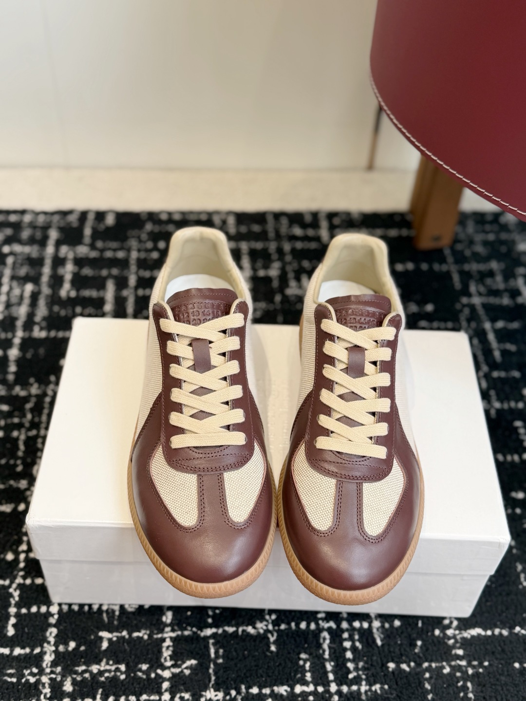 代购级 MaisonMargiela MM6 马吉拉 26新色 情侣款 德训鞋 休闲 运动鞋 原版购入开发 做货 鬼才 代购级 MaisonMargiela MM6 马吉拉 26新色 情侣款 德训鞋 休闲 运动鞋 原版购入开发 做货 鬼才