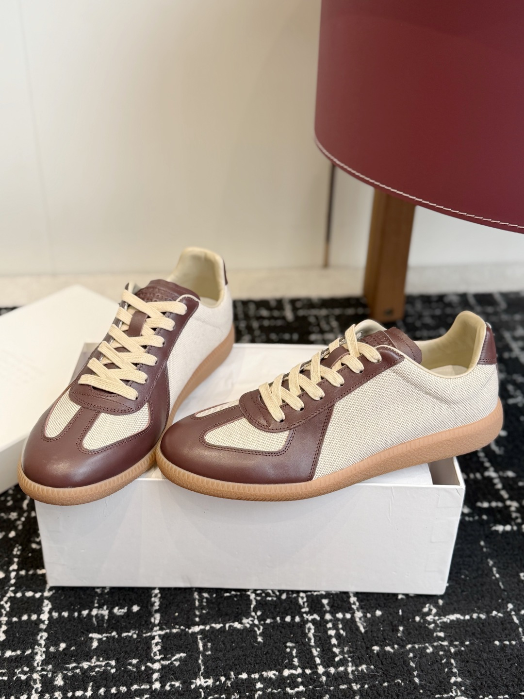 代购级 MaisonMargiela MM6 马吉拉 26新色 情侣款 德训鞋 休闲 运动鞋 原版购入开发 做货 鬼才 代购级 MaisonMargiela MM6 马吉拉 26新色 情侣款 德训鞋 休闲 运动鞋 原版购入开发 做货 鬼才