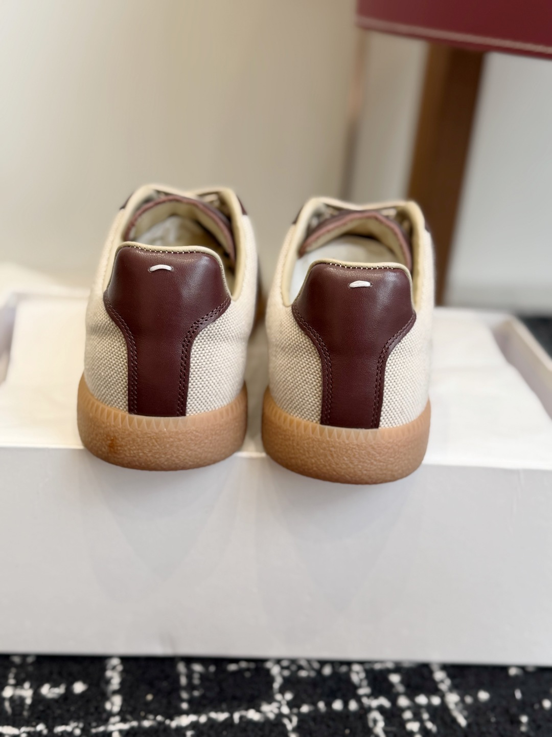 代购级 MaisonMargiela MM6 马吉拉 26新色 情侣款 德训鞋 休闲 运动鞋 原版购入开发 做货 鬼才 代购级 MaisonMargiela MM6 马吉拉 26新色 情侣款 德训鞋 休闲 运动鞋 原版购入开发 做货 鬼才