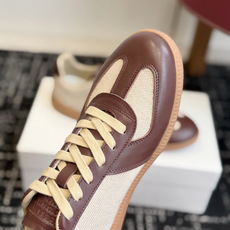 代购级 MaisonMargiela MM6 马吉拉 26新色 情侣款 德训鞋 休闲 运动鞋 原版购入开发 做货 鬼才 代购级 MaisonMargiela MM6 马吉拉 26新色 情侣款 德训鞋 休闲 运动鞋 原版购入开发 做货 鬼才