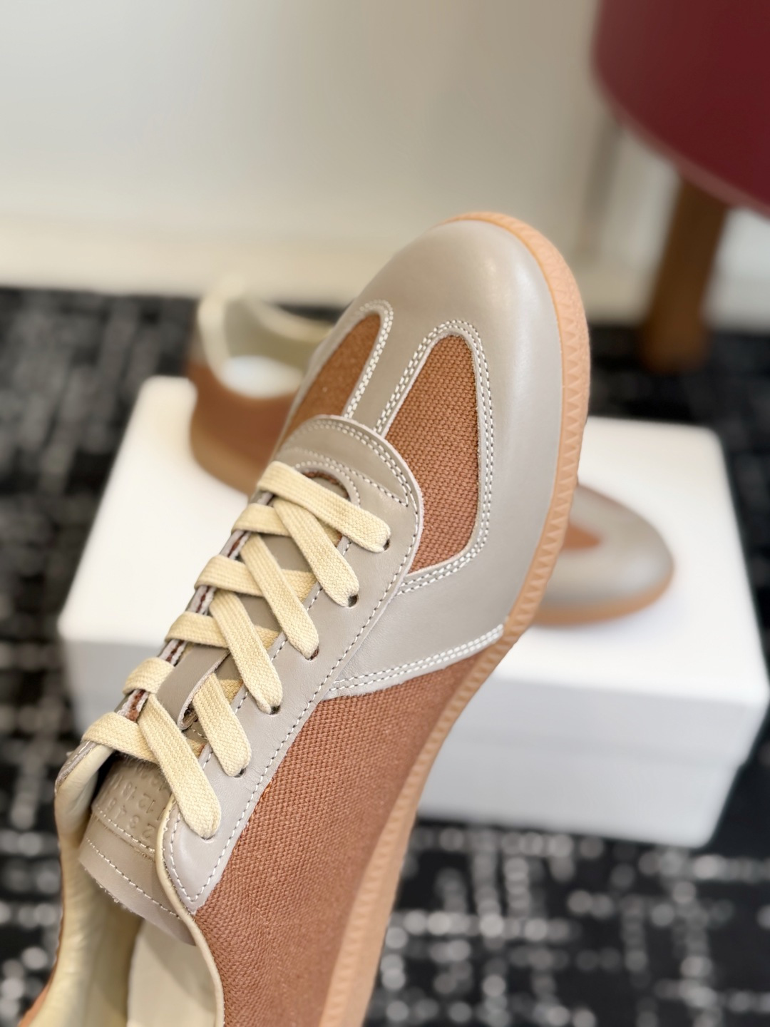 代购级 MaisonMargiela MM6 马吉拉 26新色 情侣款 德训鞋 休闲 运动鞋 原版购入开发 做货 鬼才 代购级 MaisonMargiela MM6 马吉拉 26新色 情侣款 德训鞋 休闲 运动鞋 原版购入开发 做货 鬼才