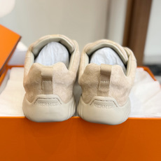 东莞代购级(女款) Hermes爱马仕运动宽休闲鞋 鞋子按照原版打版调试的鞋型,整体包容性强 上脚舒适轻便不挑脚,简约大 东莞代购级(女款) Hermes爱马仕运动宽休闲鞋 鞋子按照原版打版调试的鞋型,整体包容性强 上脚舒适轻便不挑脚,简约大