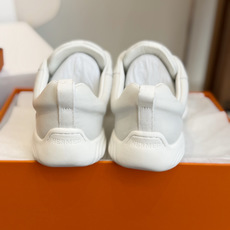 东莞代购级(女款) Hermes爱马仕运动宽休闲鞋 鞋子按照原版打版调试的鞋型,整体包容性强 上脚舒适轻便不挑脚,简约大 东莞代购级(女款) Hermes爱马仕运动宽休闲鞋 鞋子按照原版打版调试的鞋型,整体包容性强 上脚舒适轻便不挑脚,简约大