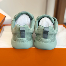 东莞代购级(女款) Hermes爱马仕运动宽休闲鞋 鞋子按照原版打版调试的鞋型,整体包容性强 上脚舒适轻便不挑脚,简约大 东莞代购级(女款) Hermes爱马仕运动宽休闲鞋 鞋子按照原版打版调试的鞋型,整体包容性强 上脚舒适轻便不挑脚,简约大