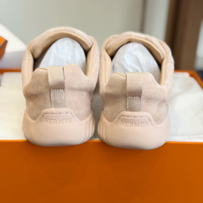东莞代购级(女款) Hermes爱马仕运动宽休闲鞋 鞋子按照原版打版调试的鞋型,整体包容性强 上脚舒适轻便不挑脚,简约大 东莞代购级(女款) Hermes爱马仕运动宽休闲鞋 鞋子按照原版打版调试的鞋型,整体包容性强 上脚舒适轻便不挑脚,简约大