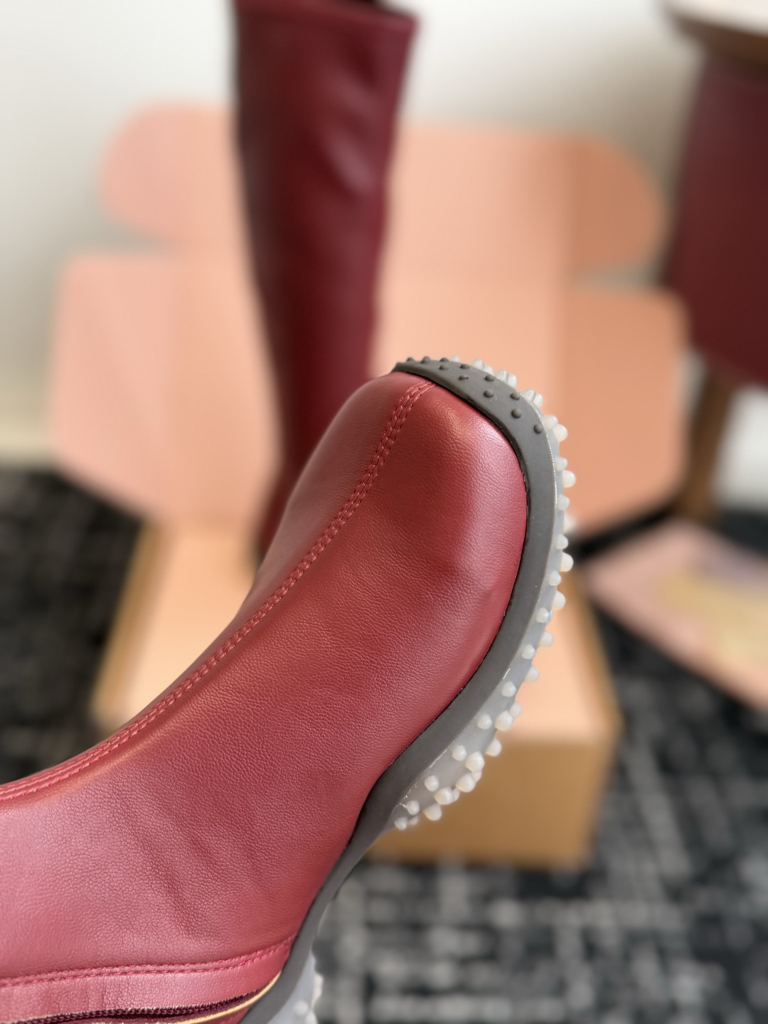 代购级 miu miu 运动休闲靴子弹力靴 26ss 秋冬新连 弹力pu 触感舒适柔软,仿佛第二层肌肤般贴合脚部,柔韧性 代购级 miu miu 运动休闲靴子弹力靴 26ss 秋冬新连 弹力pu 触感舒适柔软,仿佛第二层肌肤般贴合脚部,柔韧性