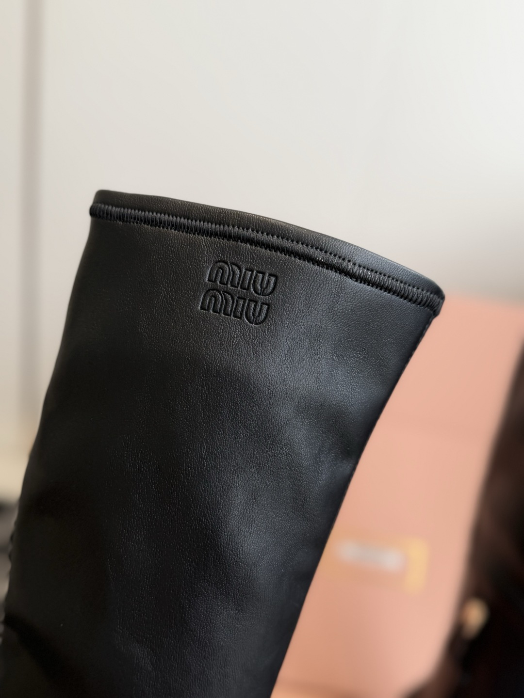 代购级 miu miu 运动休闲靴子弹力靴 26ss 秋冬新连 弹力pu 触感舒适柔软,仿佛第二层肌肤般贴合脚部,柔韧性 代购级 miu miu 运动休闲靴子弹力靴 26ss 秋冬新连 弹力pu 触感舒适柔软,仿佛第二层肌肤般贴合脚部,柔韧性