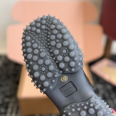 代购级 miu miu 运动休闲靴子弹力靴 26ss 秋冬新连 弹力pu 触感舒适柔软,仿佛第二层肌肤般贴合脚部,柔韧性 代购级 miu miu 运动休闲靴子弹力靴 26ss 秋冬新连 弹力pu 触感舒适柔软,仿佛第二层肌肤般贴合脚部,柔韧性