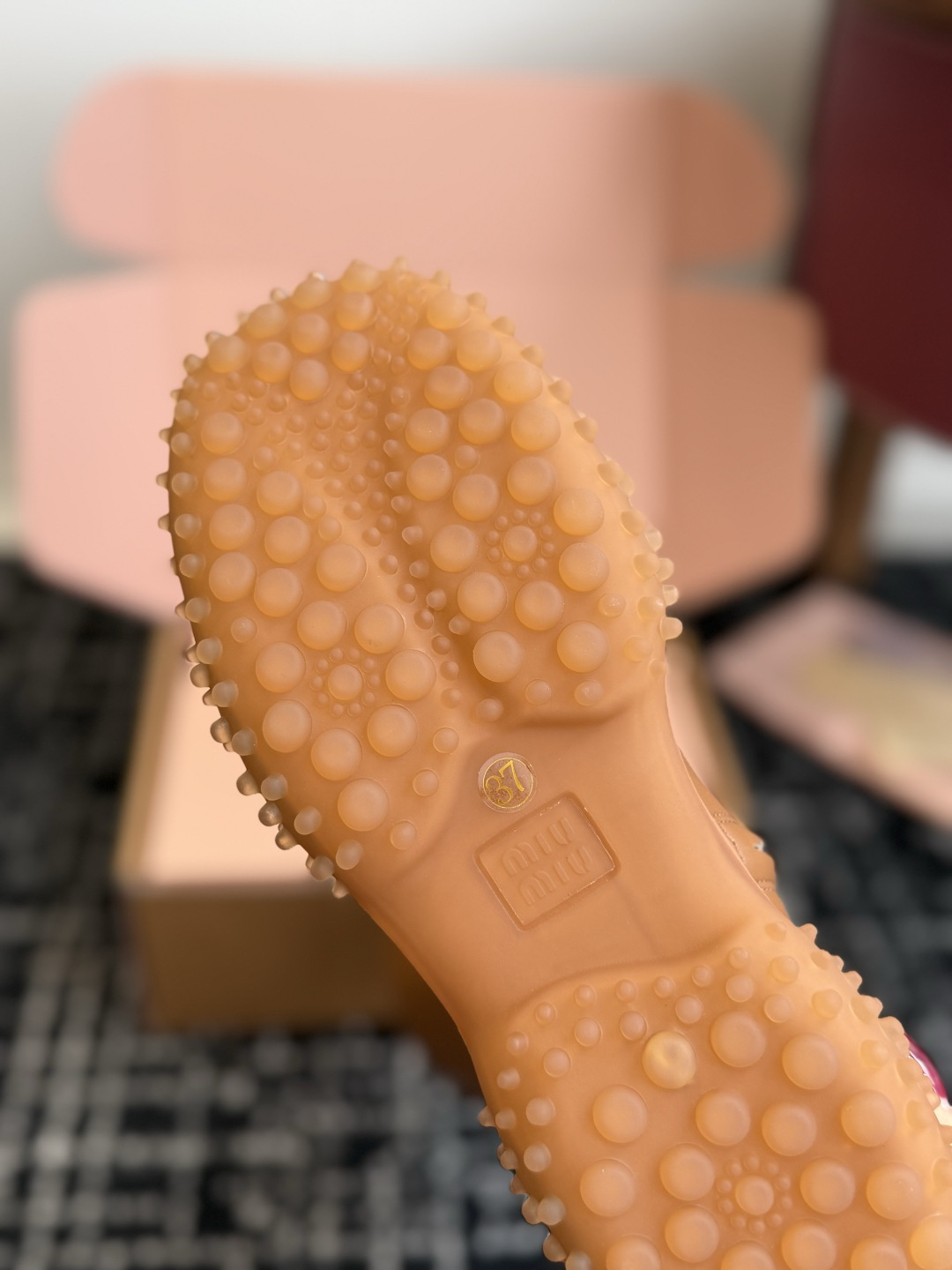 代购级 miu miu 运动休闲靴子弹力靴 26ss 秋冬新连 弹力pu 触感舒适柔软，仿佛第二层肌肤般贴合脚部，柔韧性