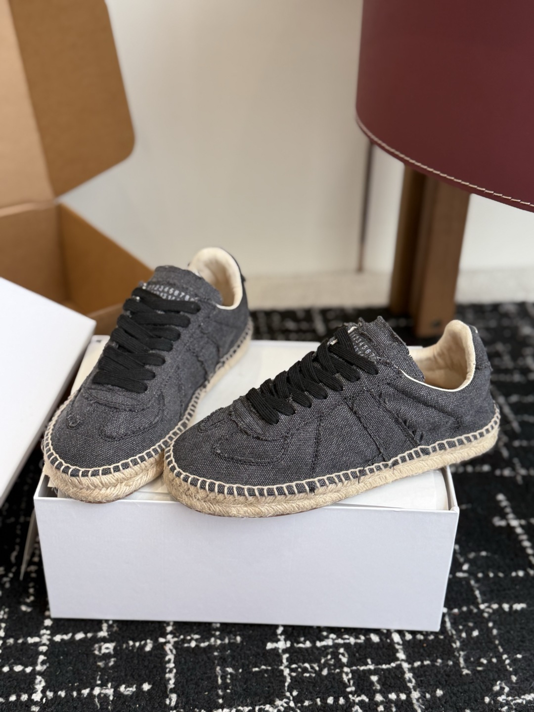 代购级 MaisonMargiela MM6 马吉拉 26ss休闲 渔夫鞋 经典永不过时的鞋型 简约的设计 极具辨识度的