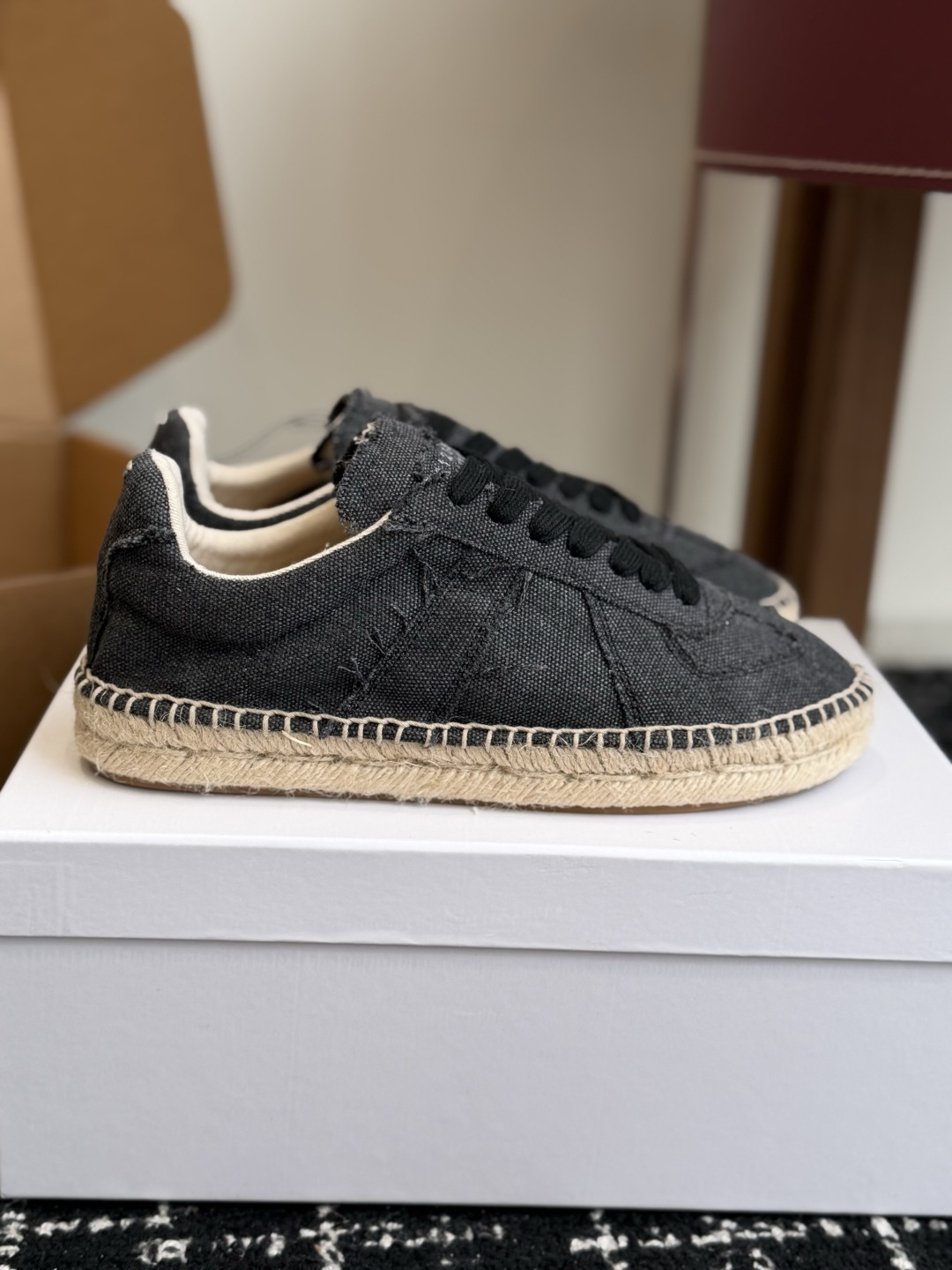 代购级 MaisonMargiela MM6 马吉拉 26ss休闲 渔夫鞋 经典永不过时的鞋型 简约的设计 极具辨识度的