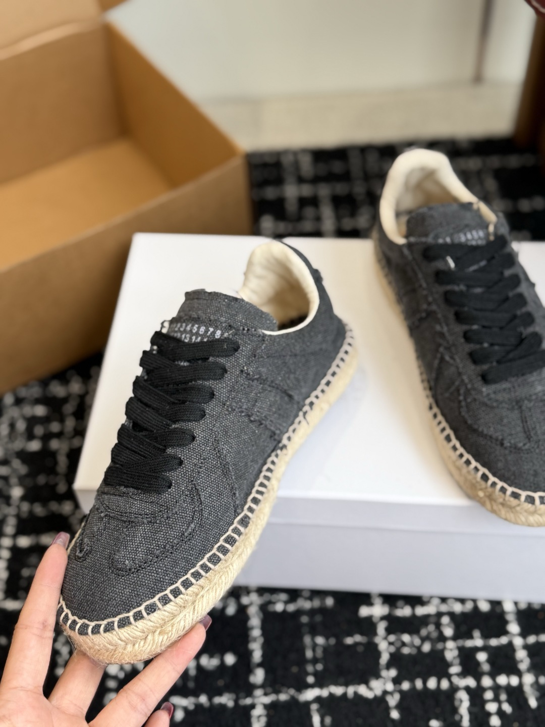 代购级 MaisonMargiela MM6 马吉拉 26ss休闲 渔夫鞋 经典永不过时的鞋型 简约的设计 极具辨识度的