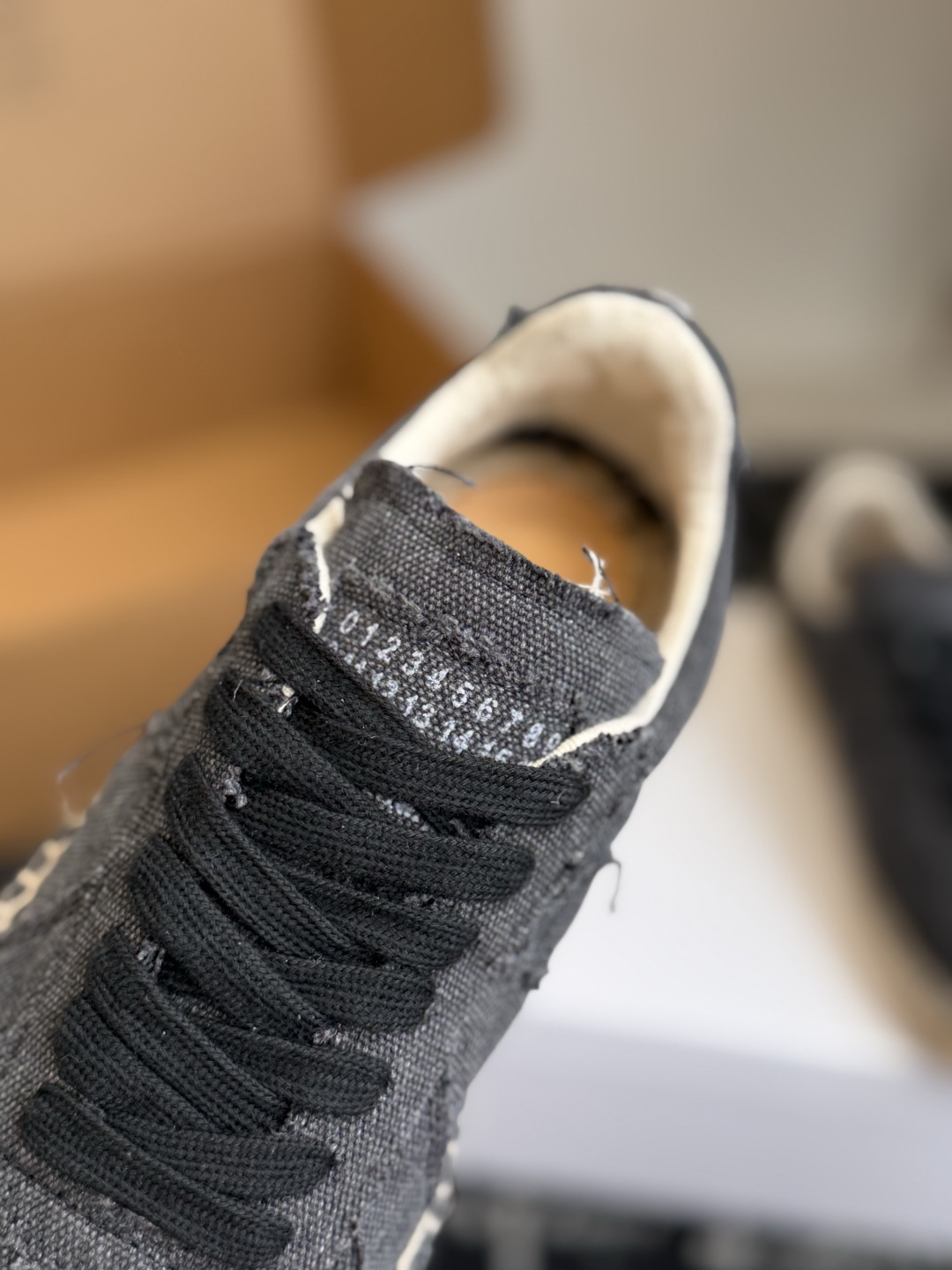 代购级 MaisonMargiela MM6 马吉拉 26ss休闲 渔夫鞋 经典永不过时的鞋型 简约的设计 极具辨识度的