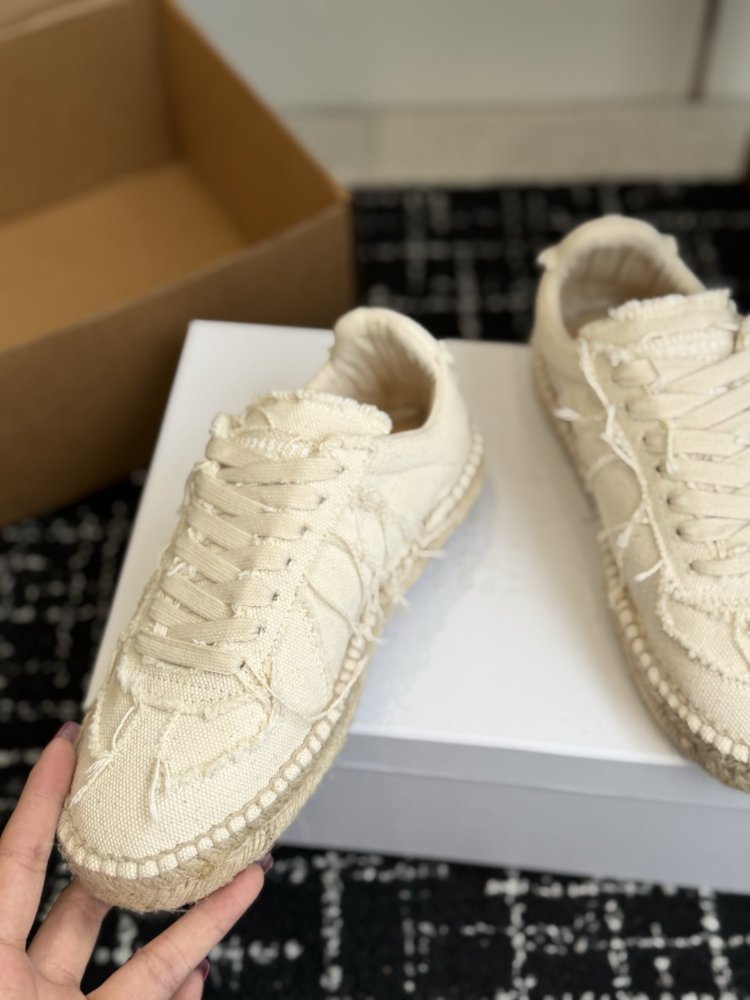 代购级 MaisonMargiela MM6 马吉拉 26ss休闲 渔夫鞋 经典永不过时的鞋型 简约的设计 极具辨识度的 代购级 MaisonMargiela MM6 马吉拉 26ss休闲 渔夫鞋 经典永不过时的鞋型 简约的设计 极具辨识度的
