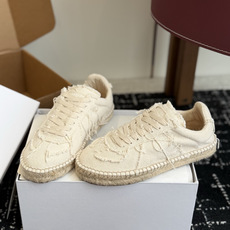 代购级 MaisonMargiela MM6 马吉拉 26ss休闲 渔夫鞋 经典永不过时的鞋型 简约的设计 极具辨识度的 代购级 MaisonMargiela MM6 马吉拉 26ss休闲 渔夫鞋 经典永不过时的鞋型 简约的设计 极具辨识度的