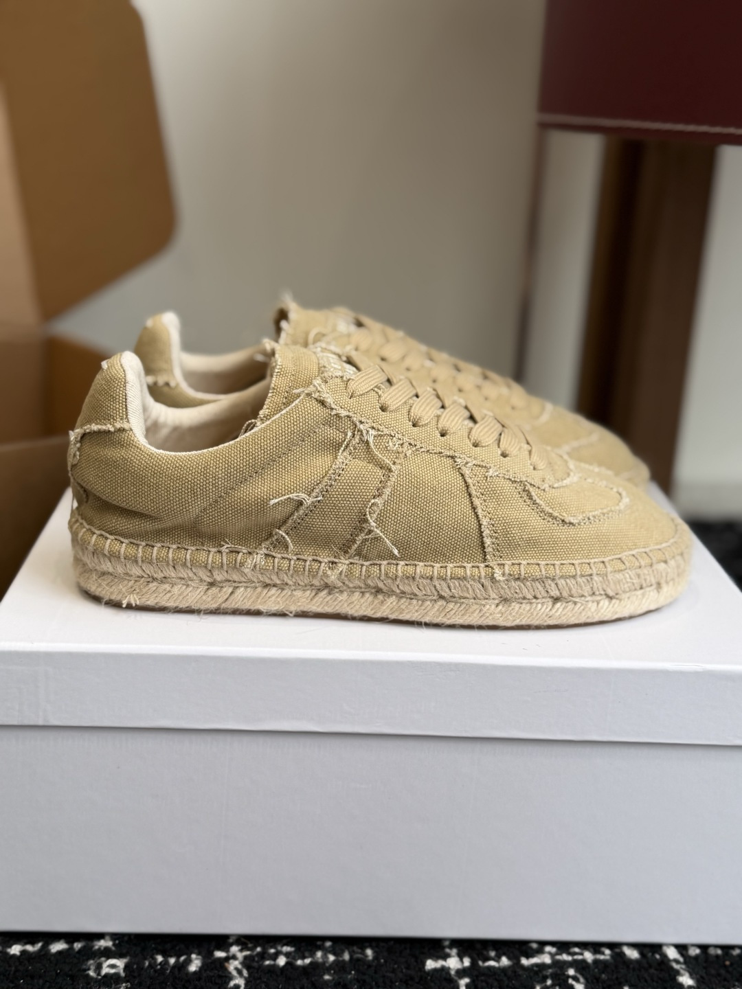 代购级 MaisonMargiela MM6 马吉拉 26ss休闲 渔夫鞋 经典永不过时的鞋型 简约的设计 极具辨识度的 代购级 MaisonMargiela MM6 马吉拉 26ss休闲 渔夫鞋 经典永不过时的鞋型 简约的设计 极具辨识度的