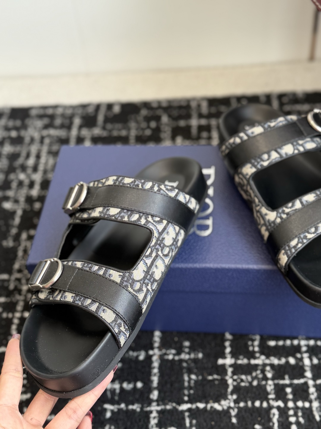 代购级 Dior 25ss 春夏最新款 男士超轻发泡大底 凉拖 夏威夷沙滩运动拖鞋 Angelababy入主迪·奥春 代购级 Dior 25ss 春夏最新款 男士超轻发泡大底 凉拖 夏威夷沙滩运动拖鞋 Angelababy入主迪·奥春